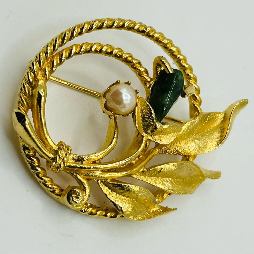 Vintage Sarah Coventry Asian jade & pearl brooch gold tone leaves nature zen